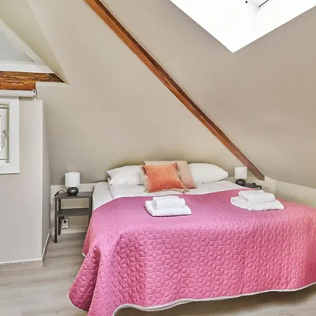 Krueger's Crib By Staysville