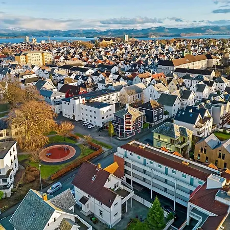 Krueger's Crib By Staysville