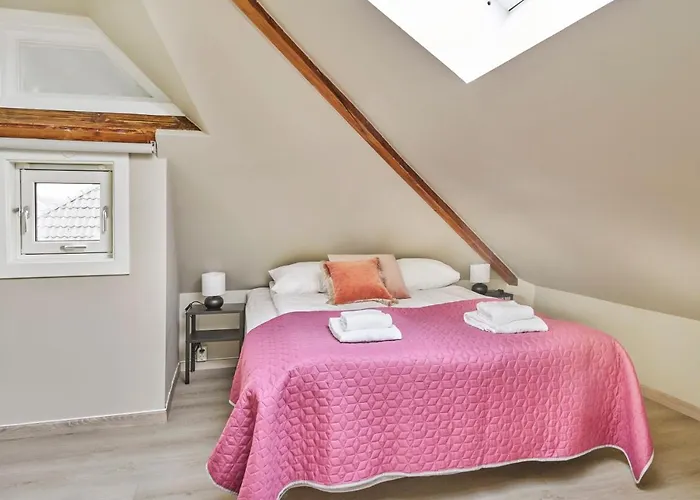 Krueger's Crib By Staysville