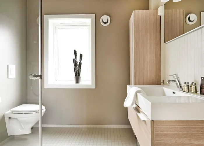 Krueger's Crib By Staysville 4*