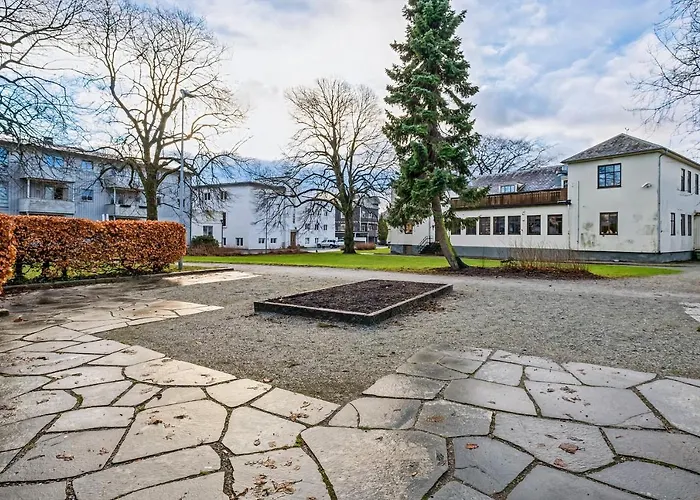 Krueger's Crib By Staysville 4*